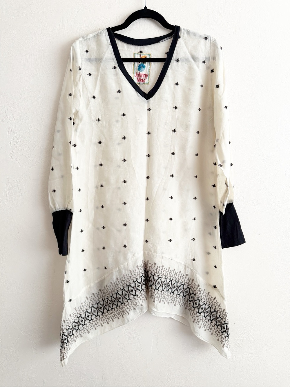 Johnny Was Beige V-Neck Embroidered Tunic Top size Small